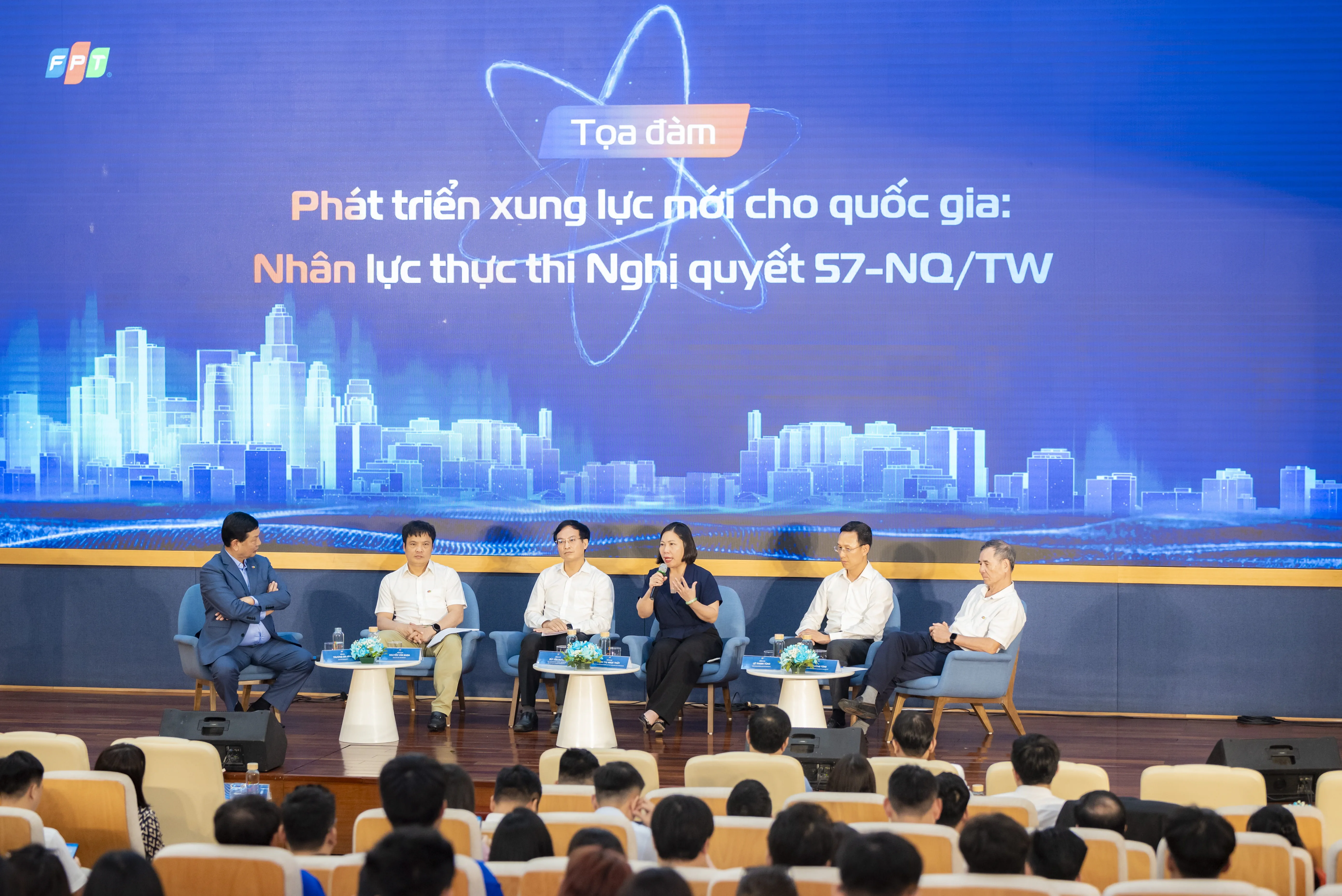 Tọa đàm "Phát triển xung lực mới cho quốc gia: Nhân lực thực thi Nghị quyết 57-NQ/TW".