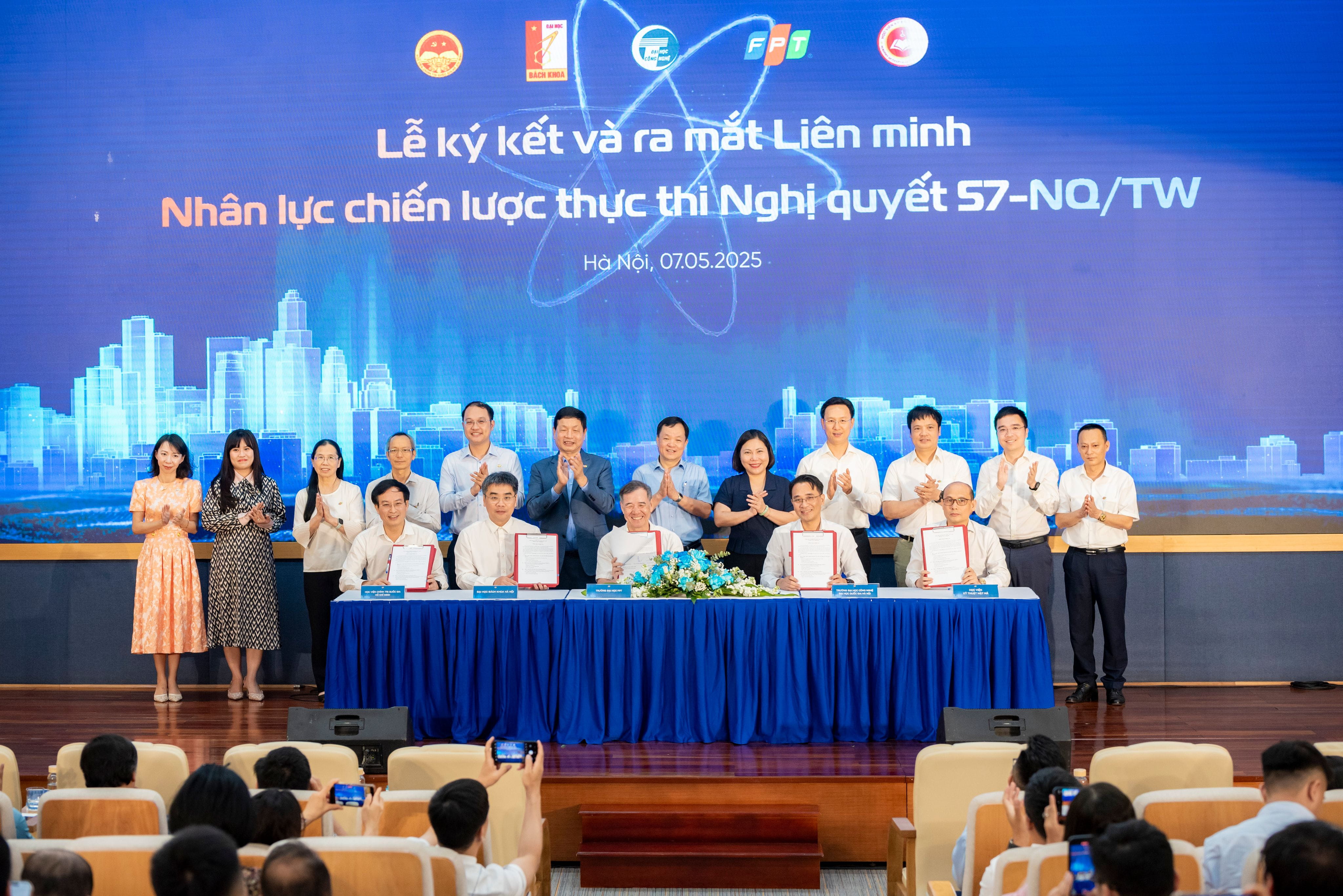 Signing Ceremony of the Strategic Human Resources Alliance for Implementing Resolution 57-NQ/TW.