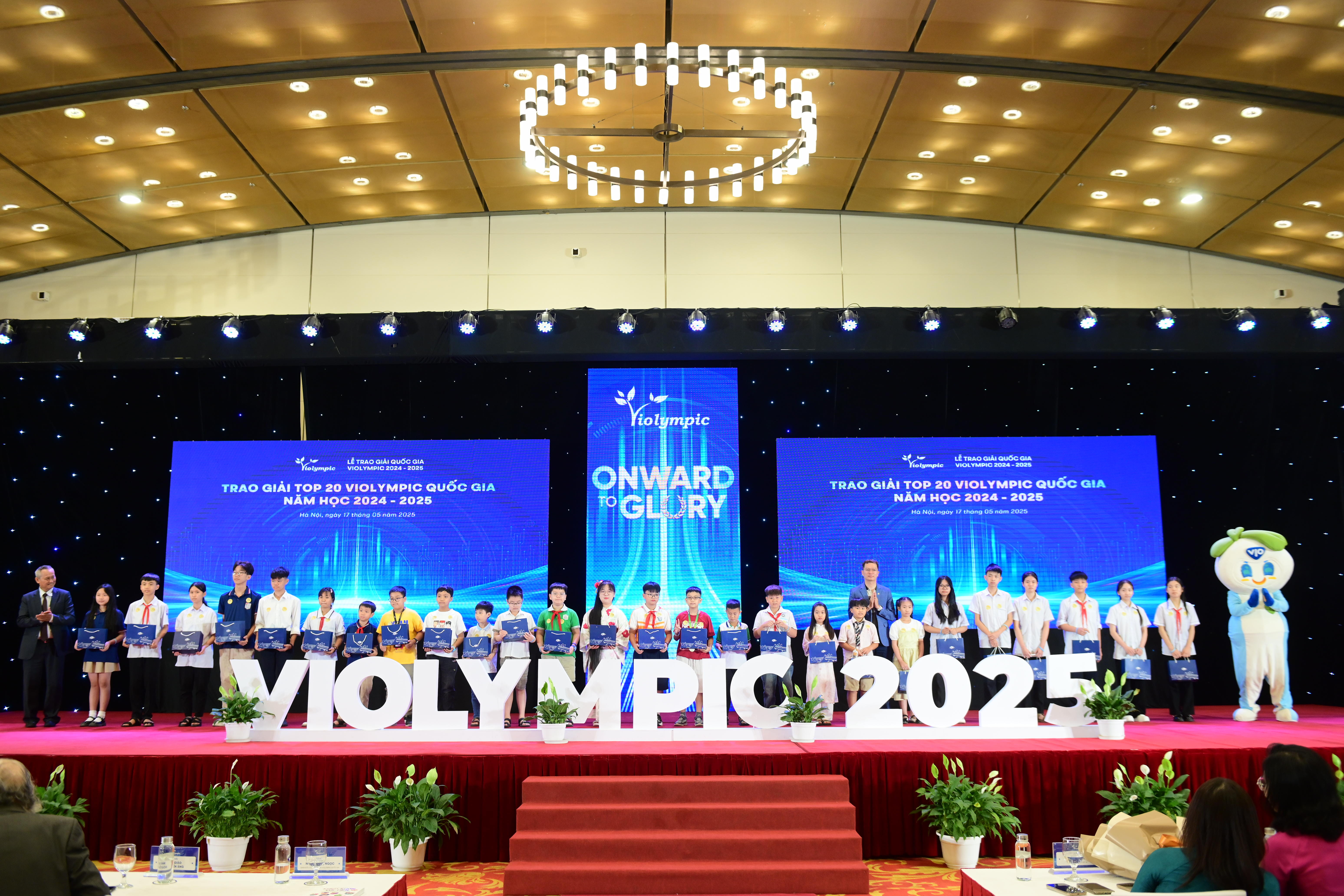 The Organizing Committee presents awards to the Top 20 students of the 2024–2025 Violympic National Competition.