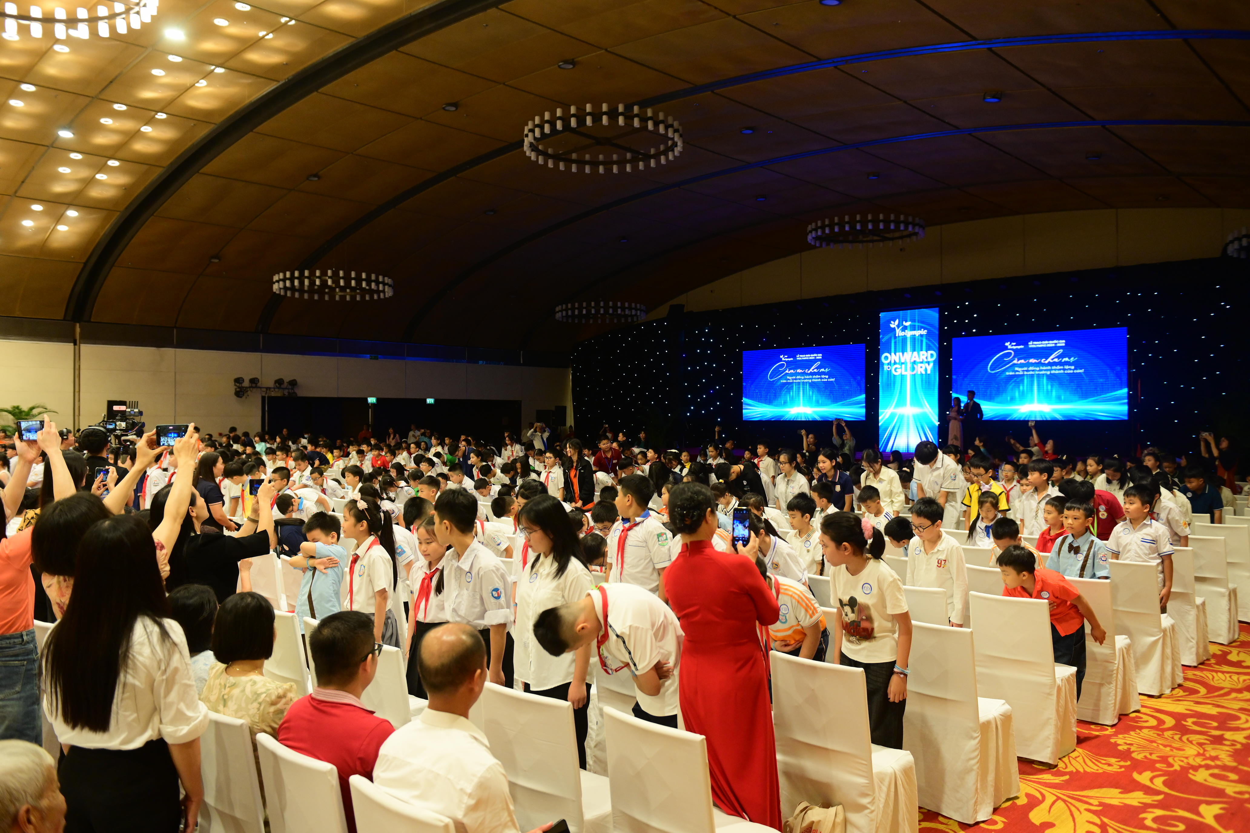 Students express gratitude to their parents – the silent supporters accompanying them on their learning journey.