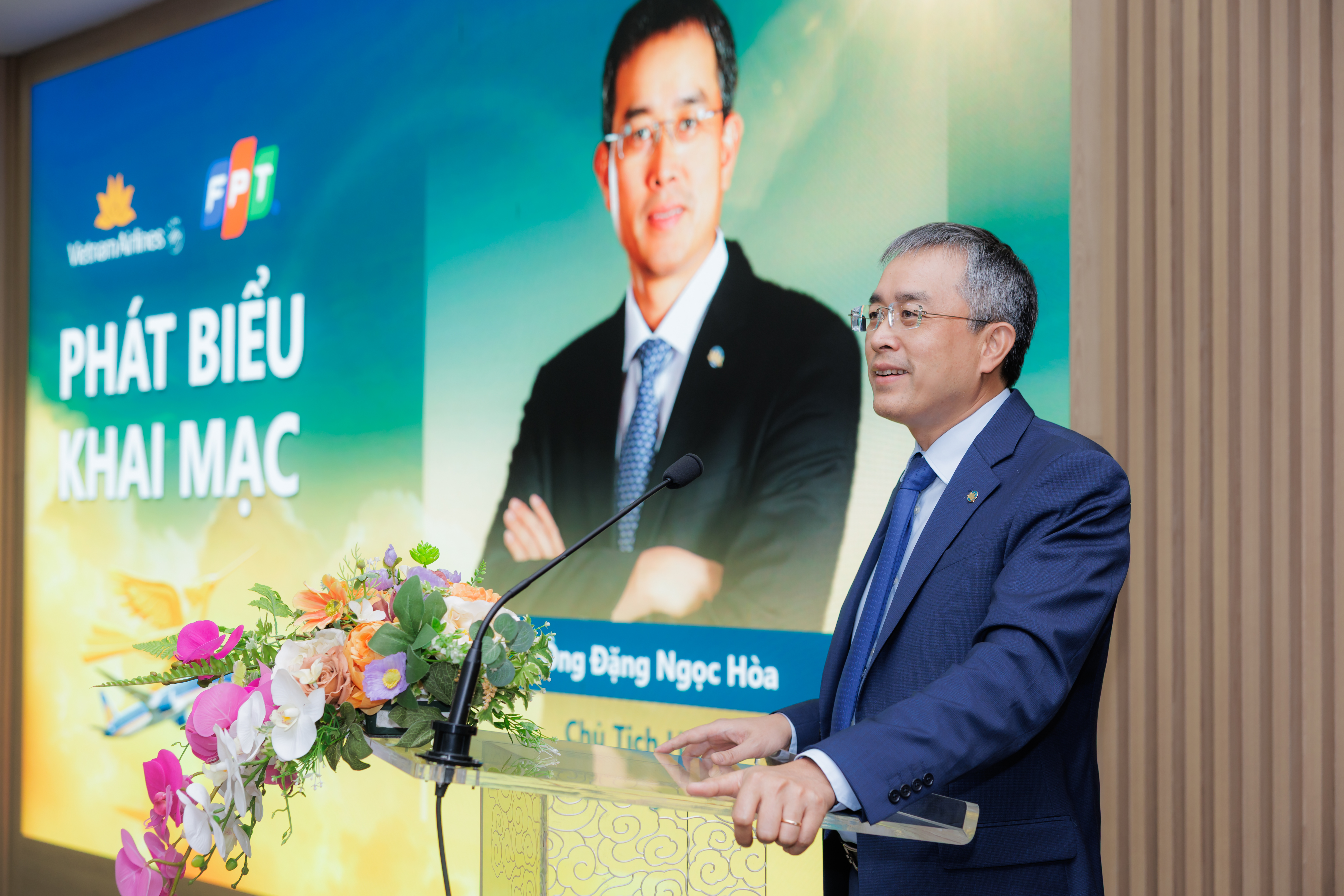 Mr. Dang Ngoc Hoa, Chairman of the Board of Directors of Vietnam Airlines, said that Vietnam Airlines will be successful with its digital transformation strategy with the help of FPT, one of Vietnam's most trusted and pioneering technology partners