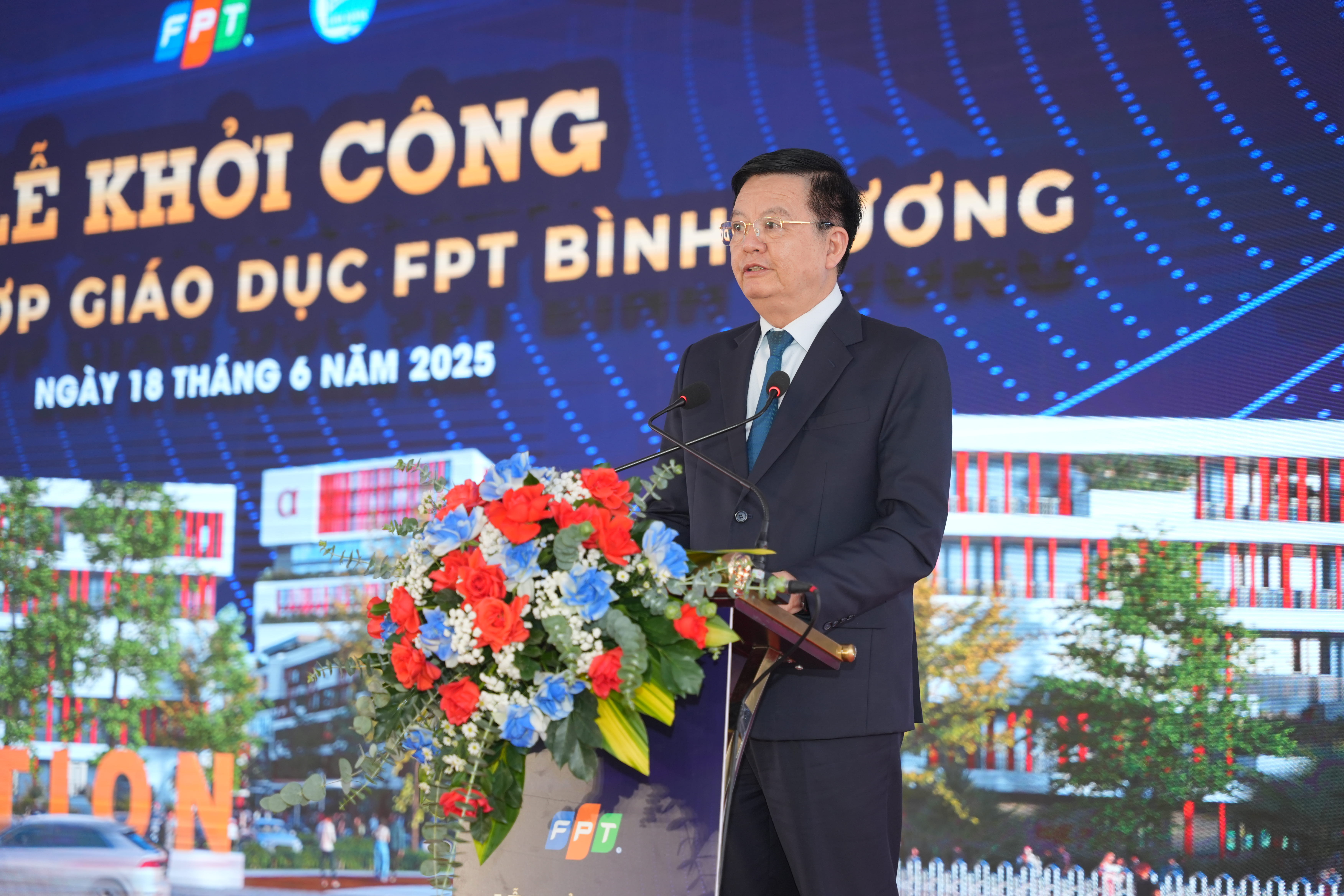 Deputy Prime Minister Mai Van Chinh delivers a speech at the groundbreaking ceremony of the FPT Education Complex in Binh Duong.