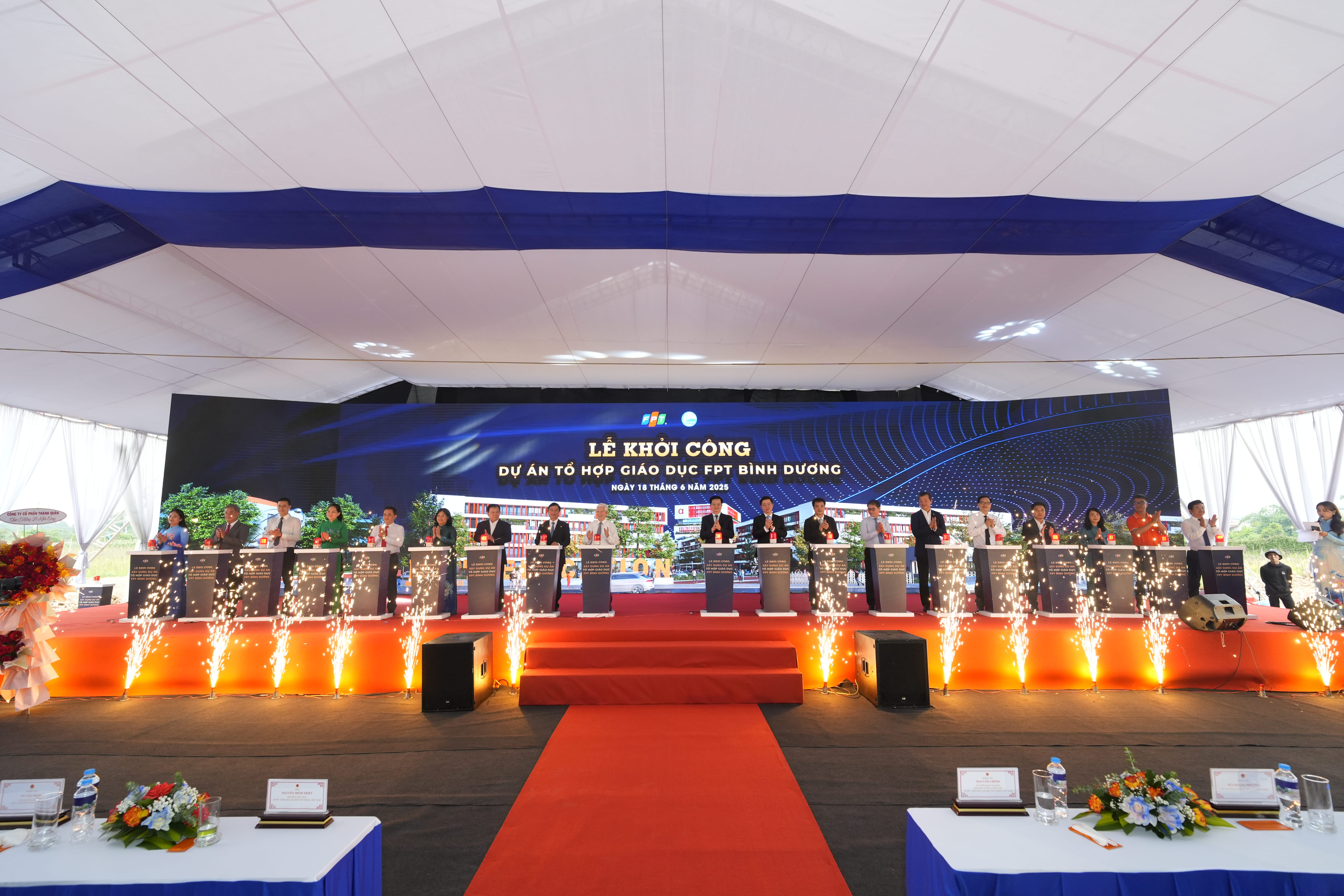 Deputy Prime Minister Mai Van Chinh and delegates perform the groundbreaking ritual for the FPT Education Complex in Binh Duong.