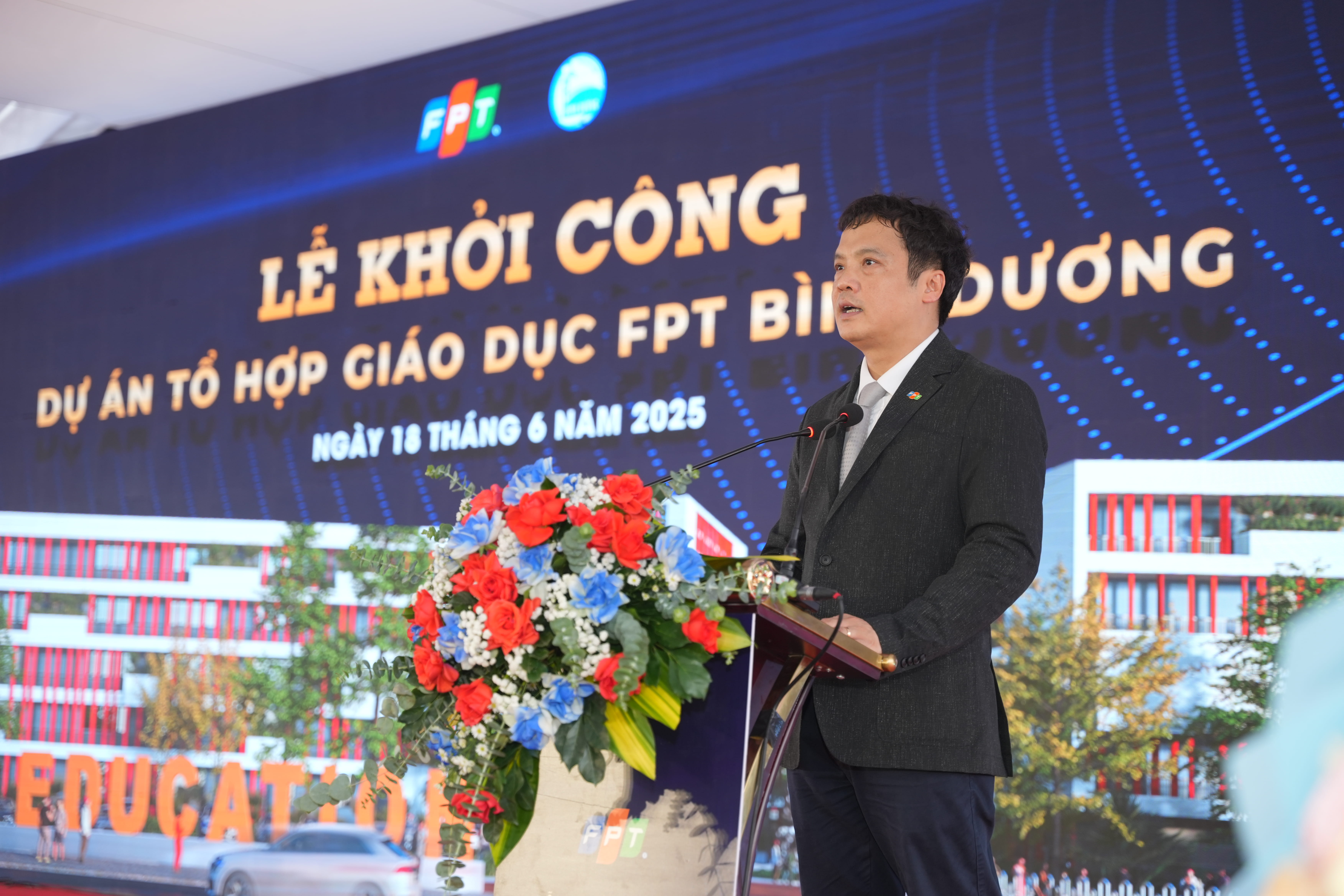Mr. Nguyen Van Khoa, CEO of FPT Corporation, delivers a speech at the groundbreaking ceremony of the FPT Education Complex in Binh Duong.