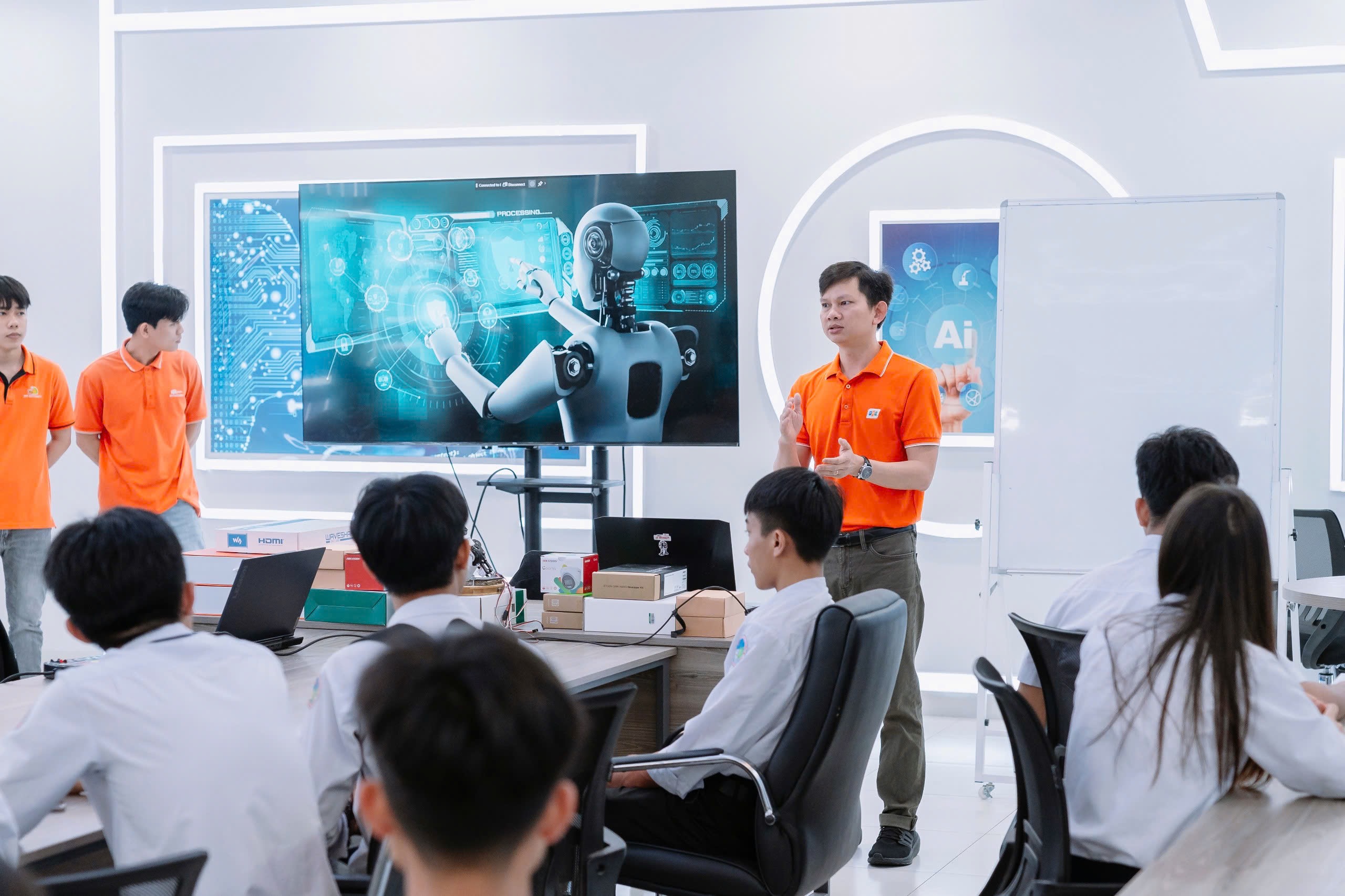 Trường Đại học FPT chính thức ra mắt chuyên ngành Chuyển đổi số nhằm đào tạo nguồn nhân lực chất lượng cao, có khả năng tham gia hiệu quả vào quá trình chuyển đổi số