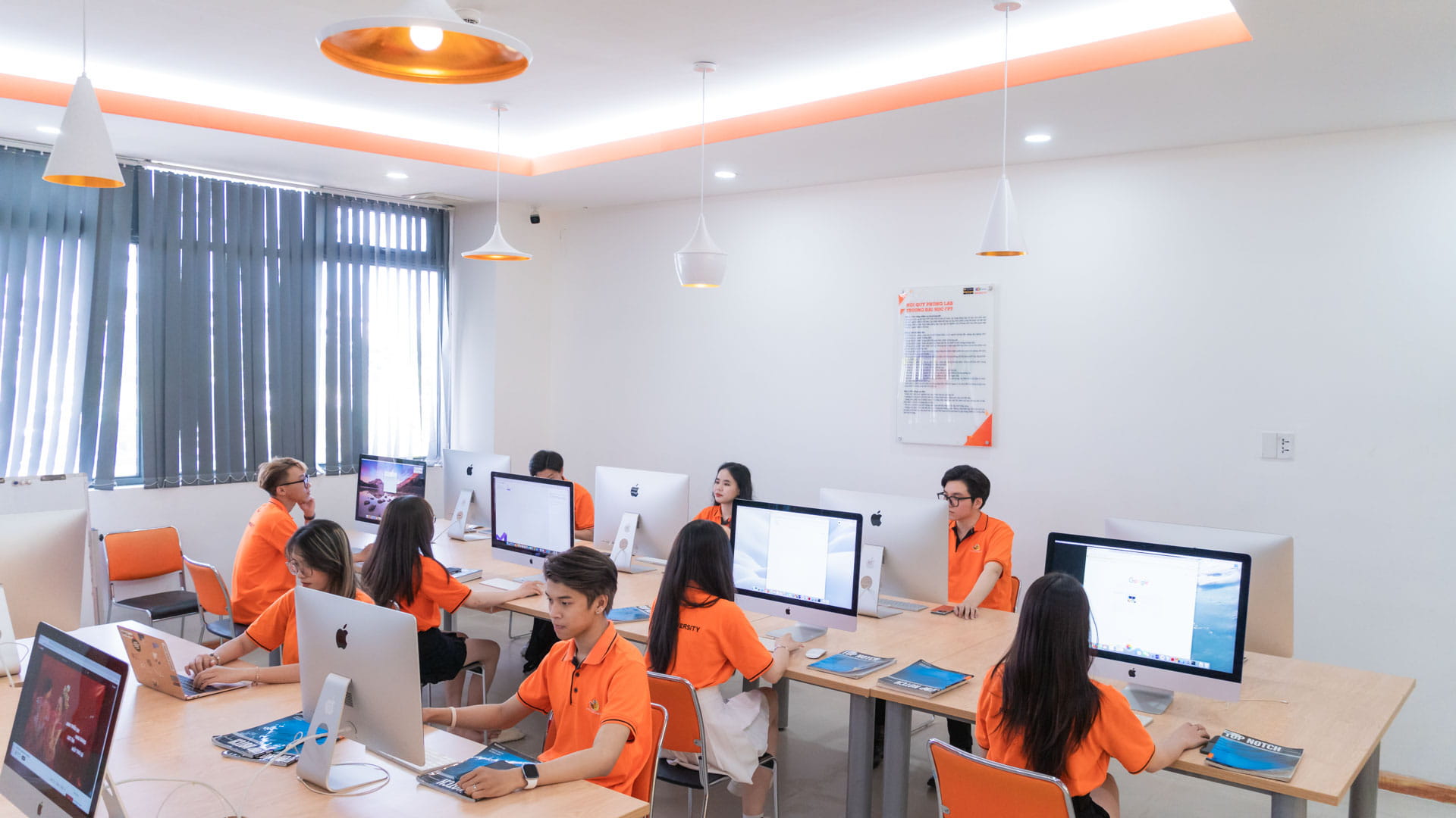 Sinh viên chuyên ngành Chuyển đổi số có nhiều cơ hội nghề nghiệp hấp dẫn trong tương lai