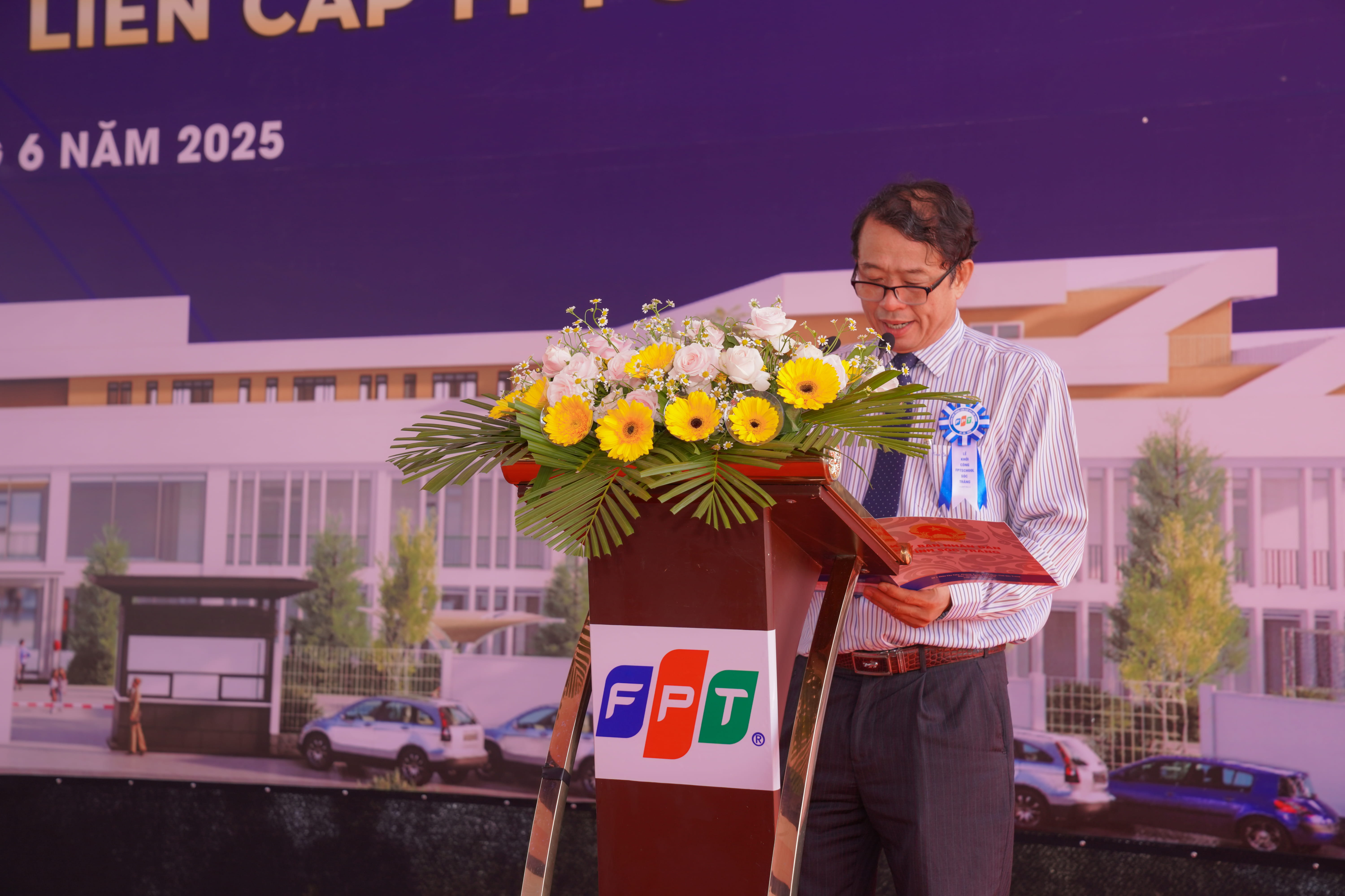 Ông Nguyễn Văn Khởi, Phó Chủ tịch UBND tỉnh Sóc Trăng, phát biểu tại lễ Khởi công FPT School Sóc Trăng