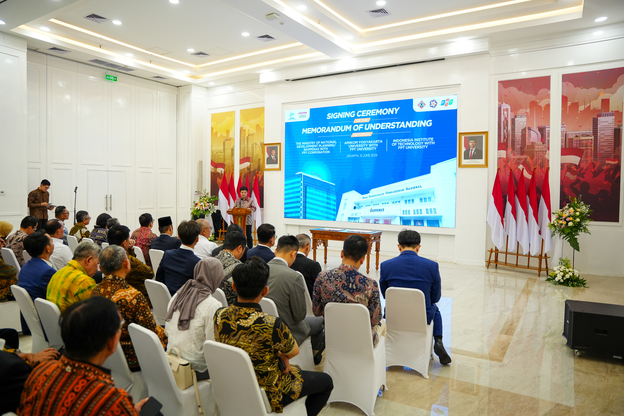 Mr. Nguyễn Văn Khoa, CEO of FPT, speaking at the MoU signing ceremony between FPT and Bappenas.