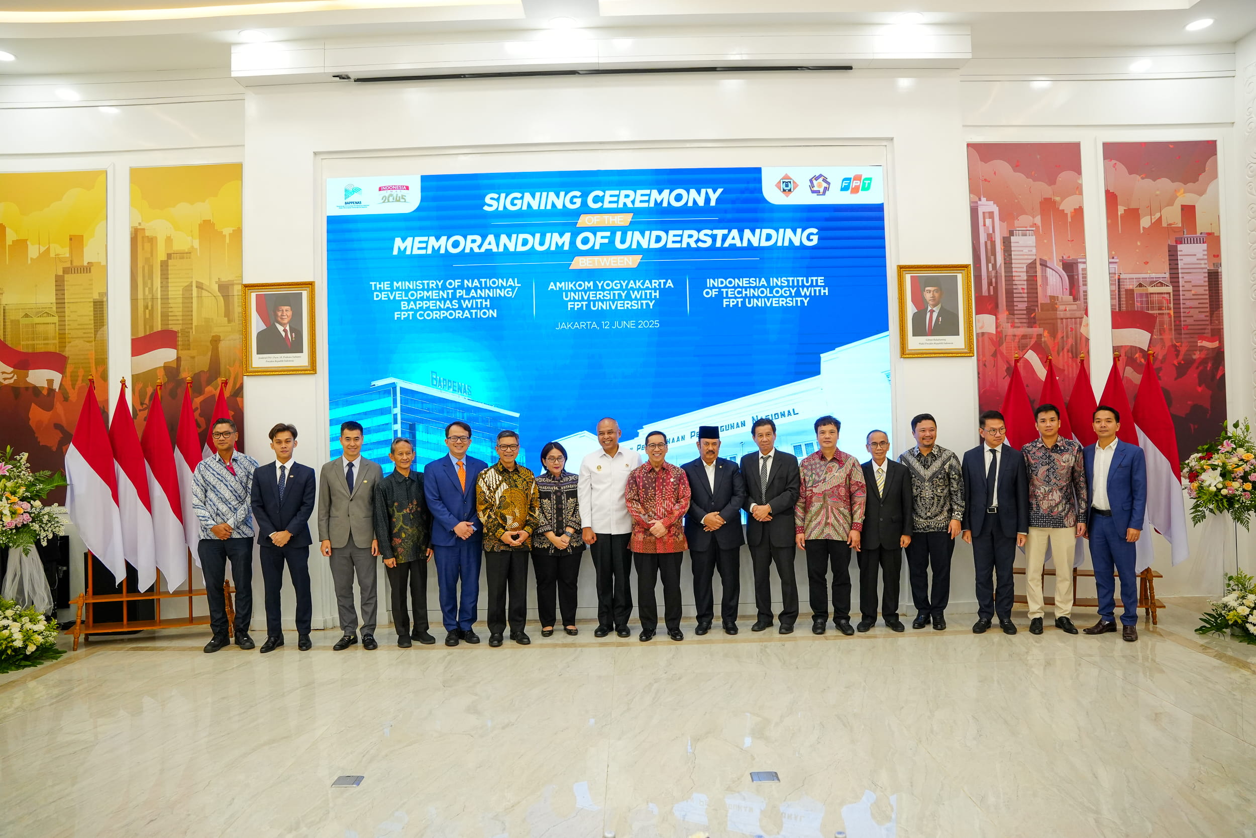 Leaders of FPT, Indonesia’s Ministry of National Development Planning, and Indonesian universities at the signing ceremony.
