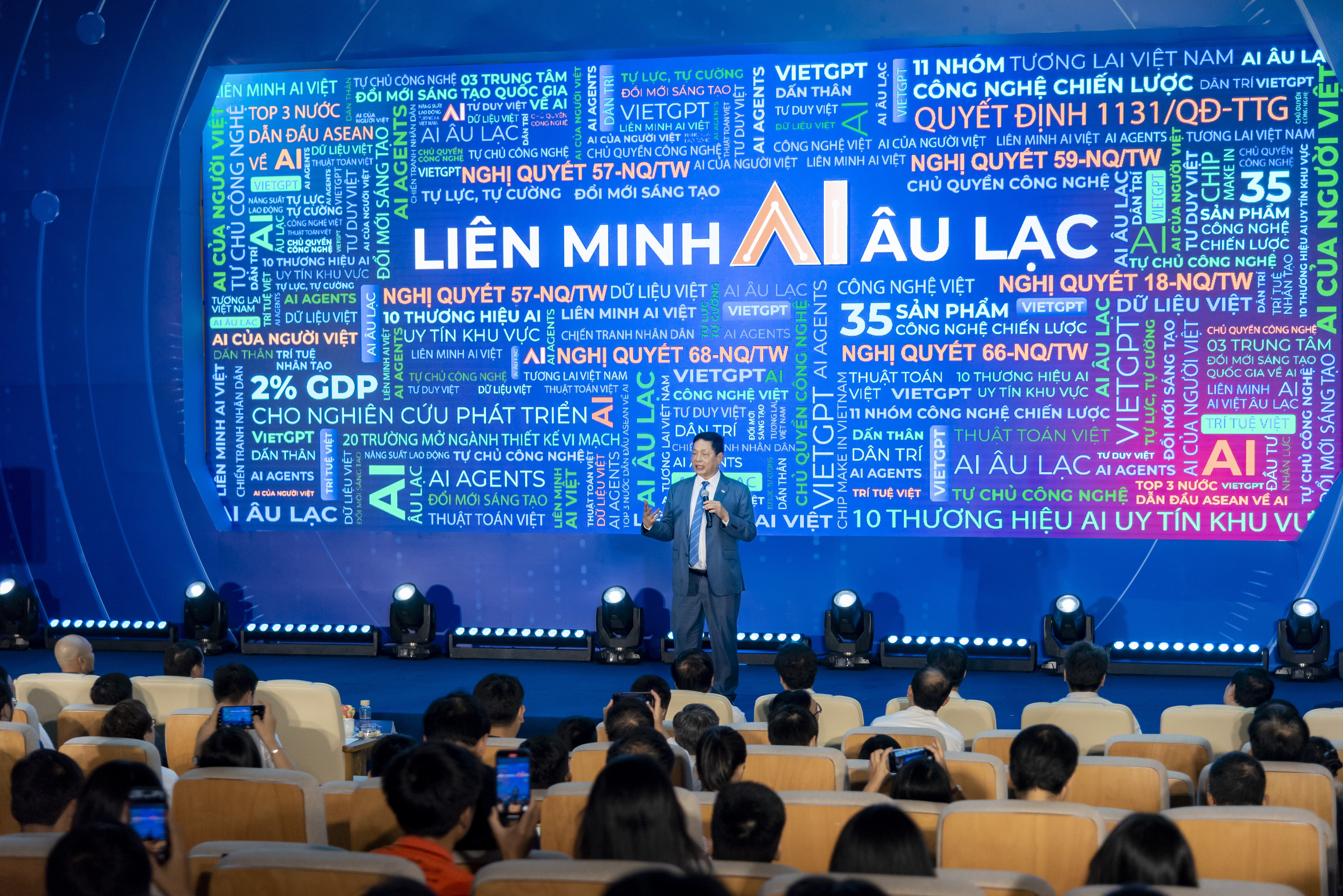 Ông Trương Gia Bình, Chủ tịch HĐQT FPT, nêu ra các mục tiêu, nguyên tắc hoạt động của Liên minh AI