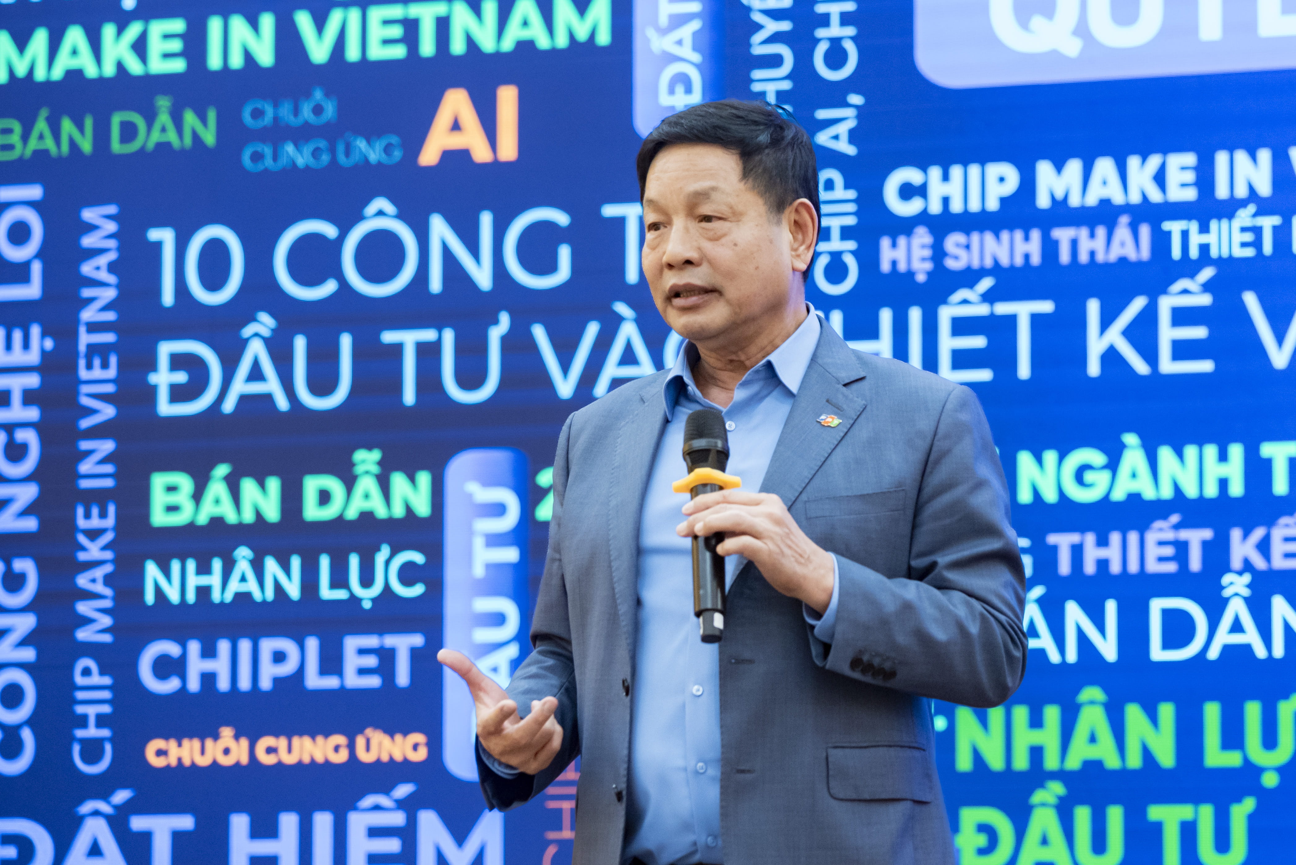 Ông Trương Gia Bình, Chủ tịch Hội đồng Sáng lập VINASA, Chủ tịch Ủy ban Phát triển Công nghiệp Bán dẫn, Chủ tịch HĐQT Tập đoàn FPT phát biểu tại sự kiện.