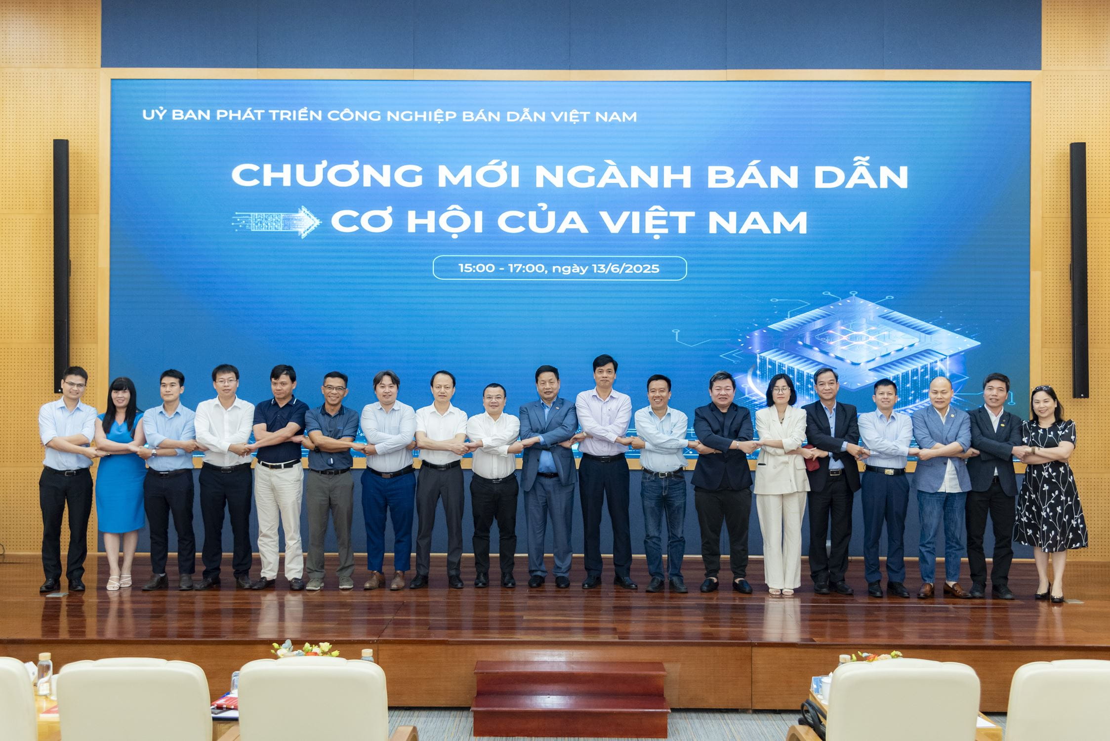Thành viên Ủy ban Phát triển Công nghiệp Bán dẫn.