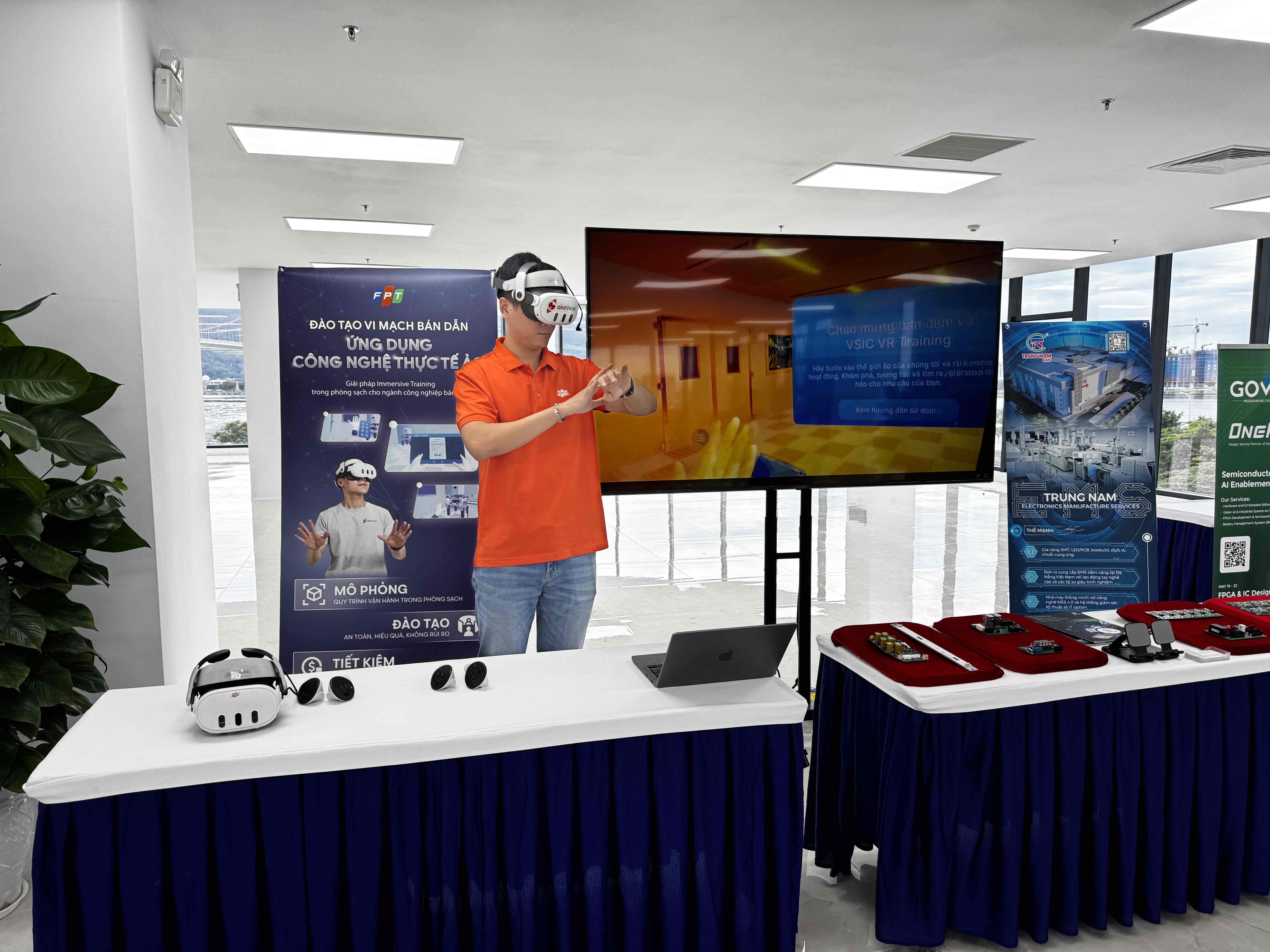 FPT’s booth showcasing the VR Training solution for semiconductor manufacturing equipment operation in cleanroom environments
