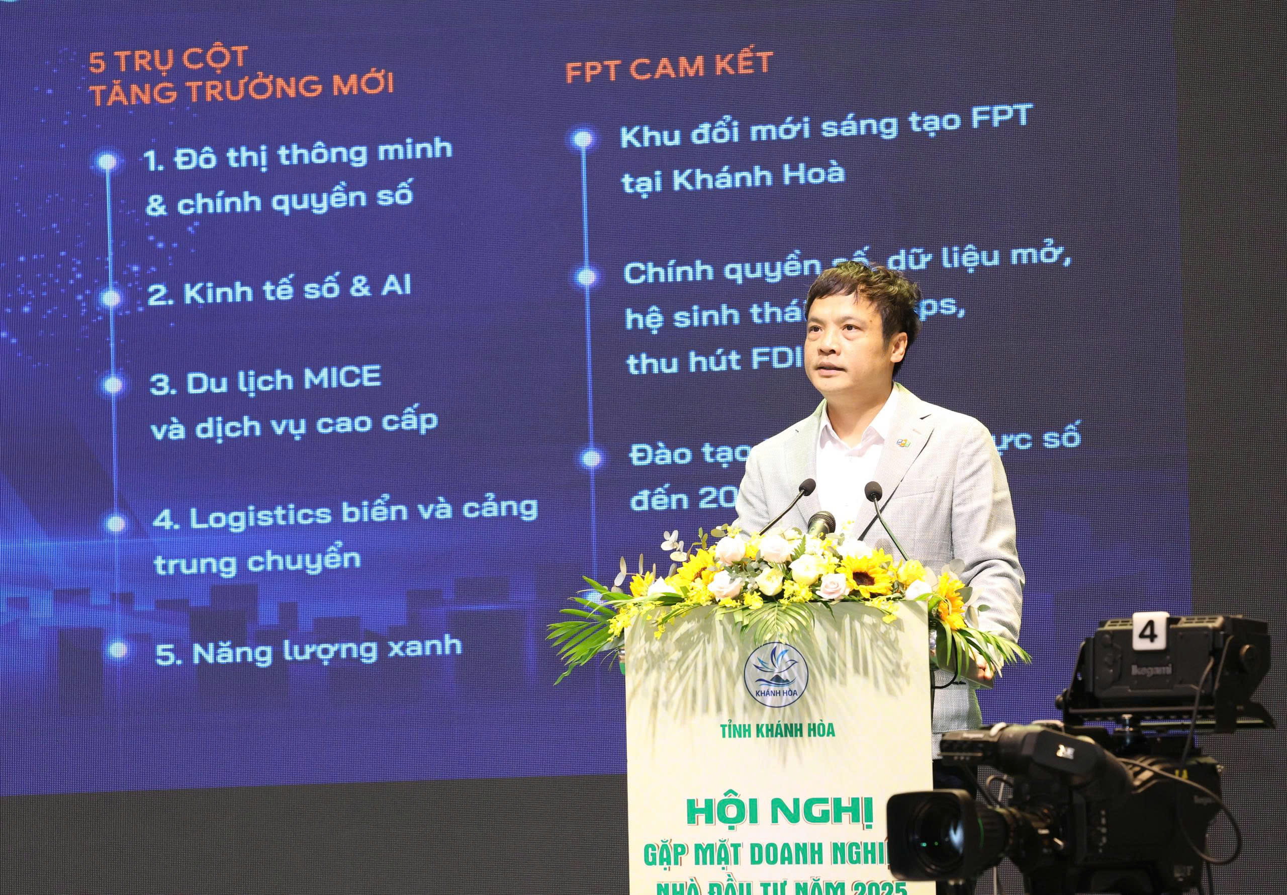 Mr. Nguyen Van Khoa – Chief Executive Officer of FPT Corporation – delivered a speech proposing five strategic directions to help Khánh Hòa become a pioneering center for technology development, innovation, and the marine–tourism economy in the new era.