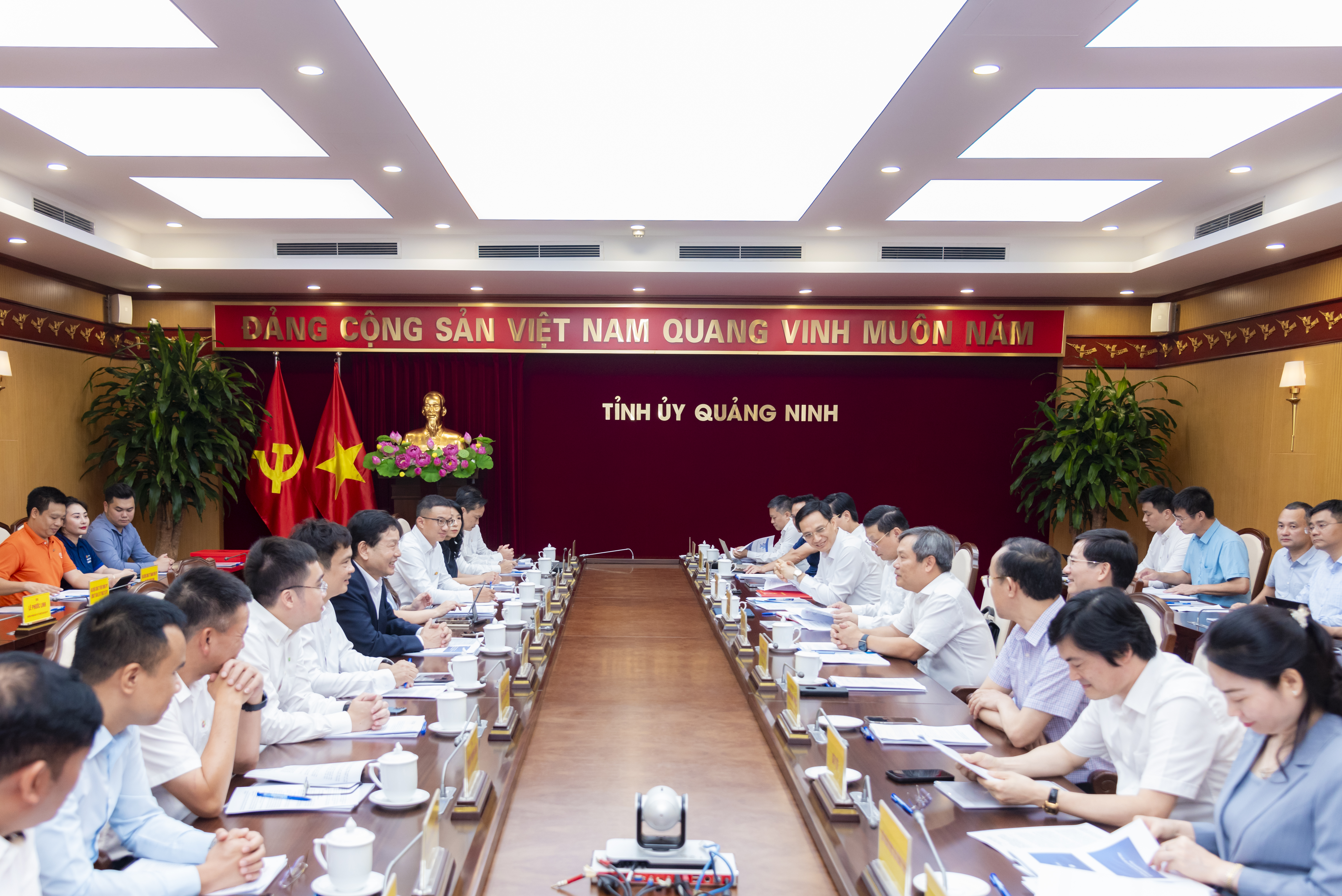 The meeting took place in an open and responsible atmosphere, with many practical exchanges of ideas between the parties.
