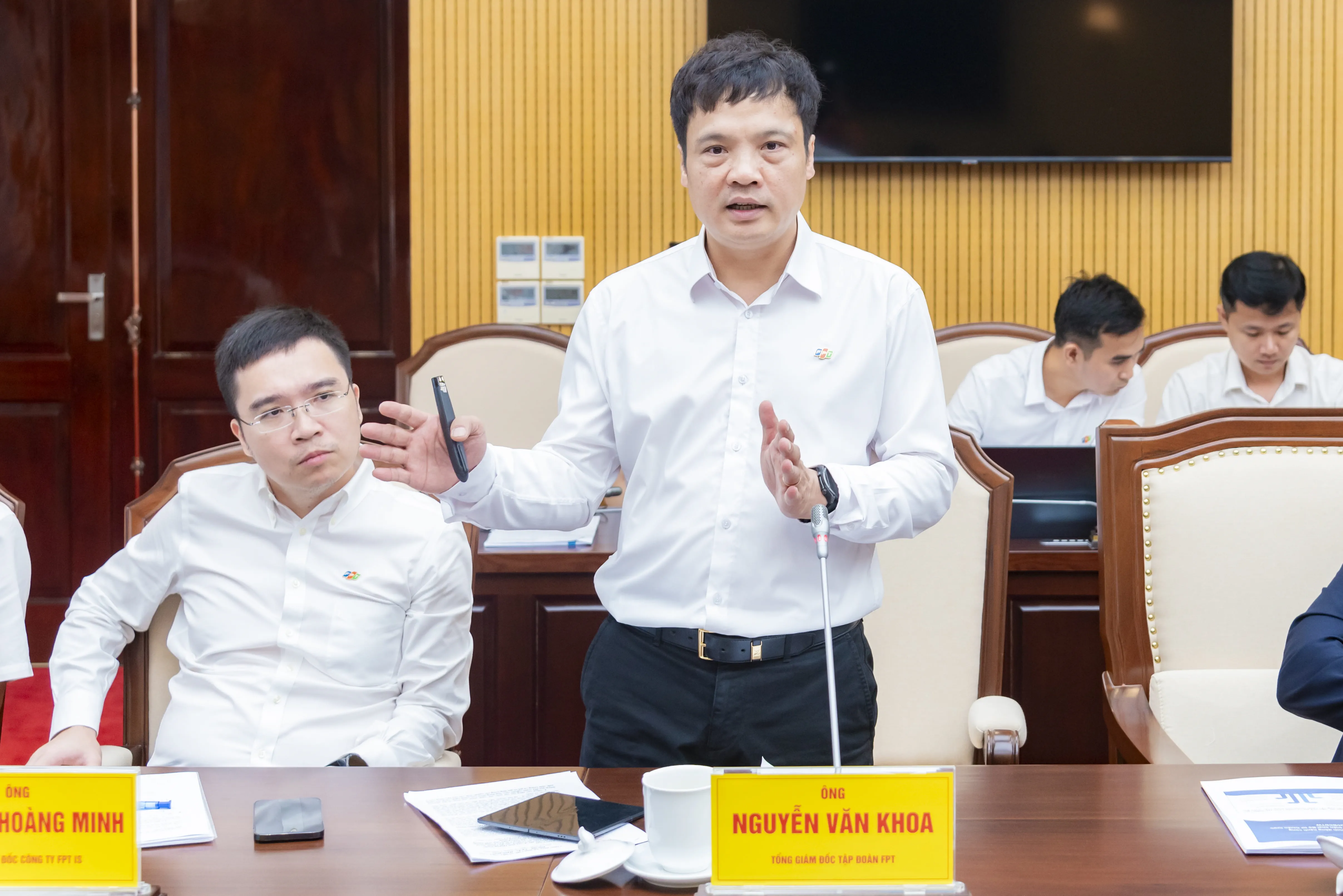 Mr. Nguyen Van Khoa, CEO of FPT Corporation, emphasized his commitment to accompany the Province in implementing the Quad Strategy and Plan 02-KH/BCĐTW.