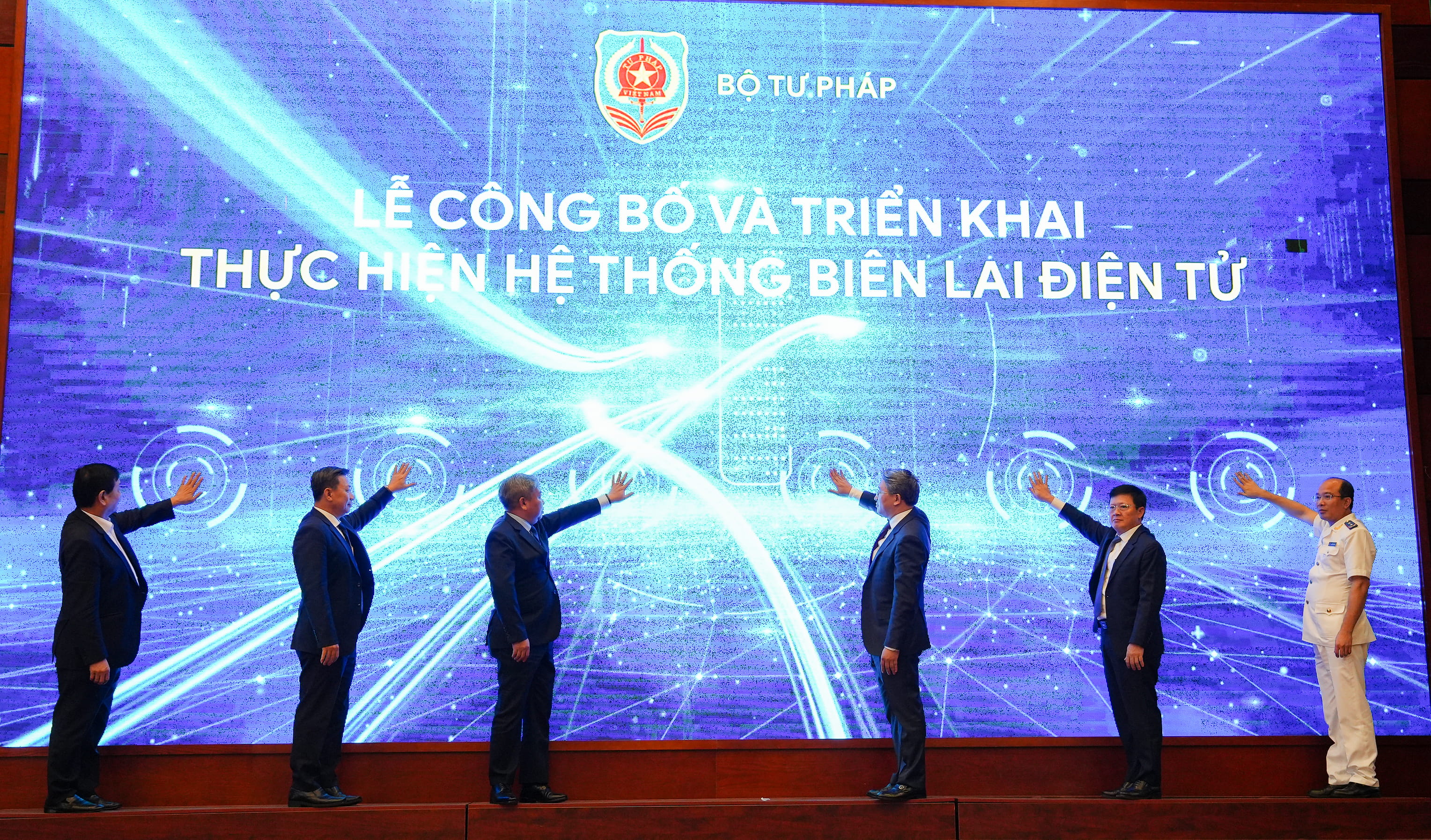 Bộ Tư pháp chính thức áp dụng biên lai điện tử trong thi hành án dân sự trên toàn quốc