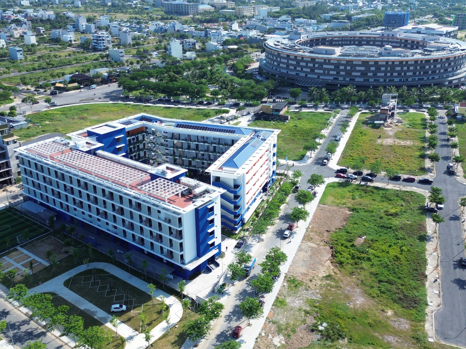 A Comprehensive and Modern Learning Environment