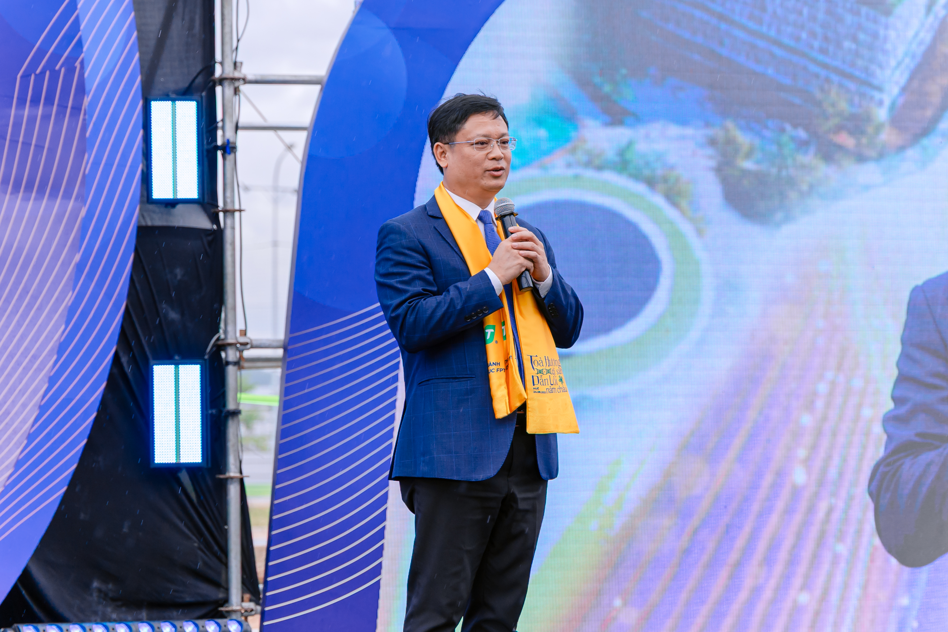 Ông Nguyễn Thanh Bình – Phó Chủ tịch thường trực UBND TP Huế phát biểu tại buổi lễ