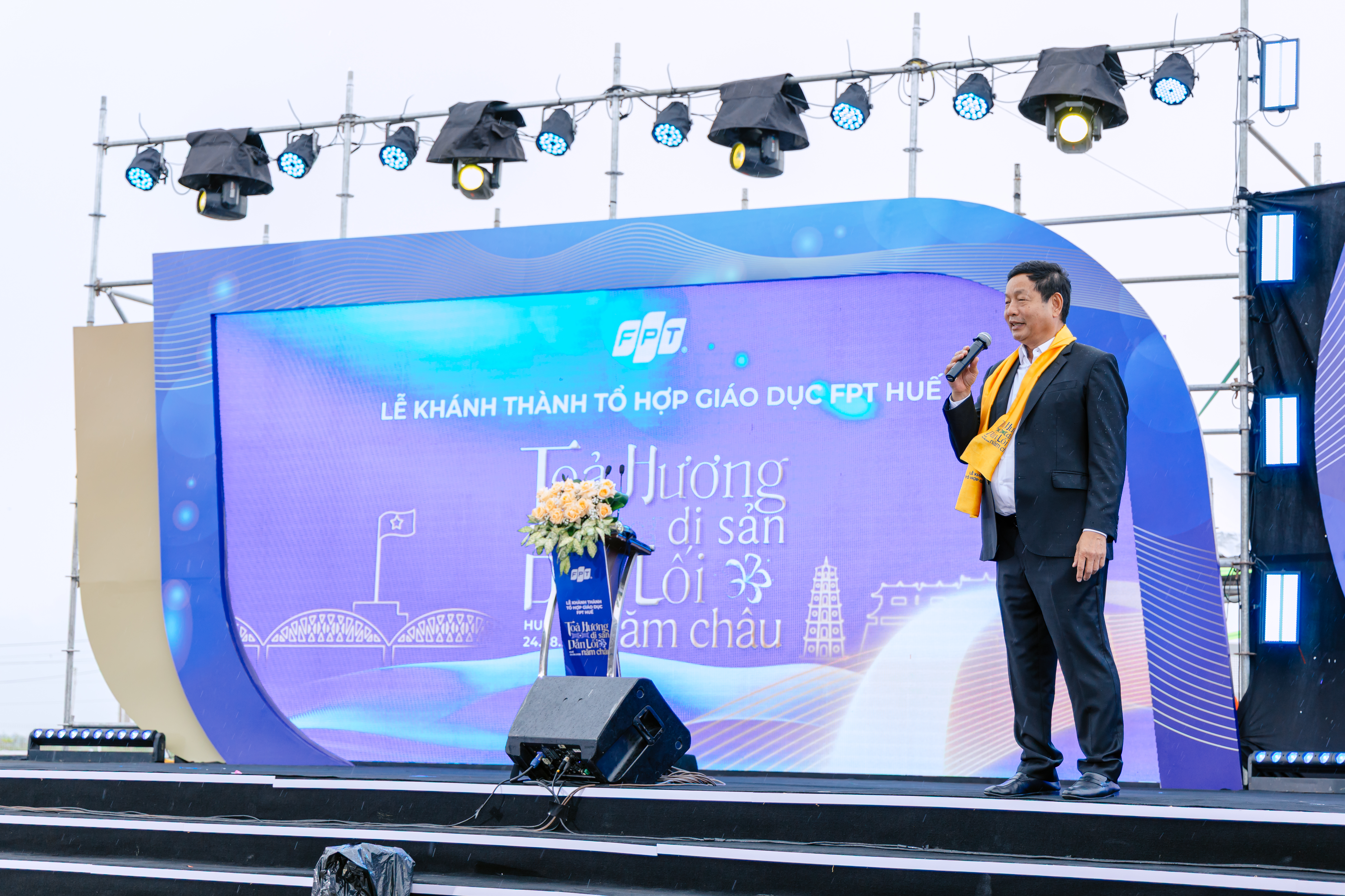 Ông Trương Gia Bình, Chủ tịch HĐQT Tập đoàn FPT chia sẻ tại buổi lễ
