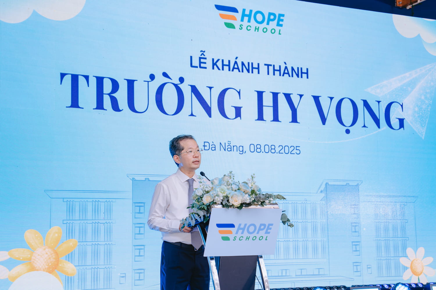 Mr. Nguyen Van Quang – Member of the Party Central Committee, Secretary of the Da Nang City Party Committee, speaks at the event.