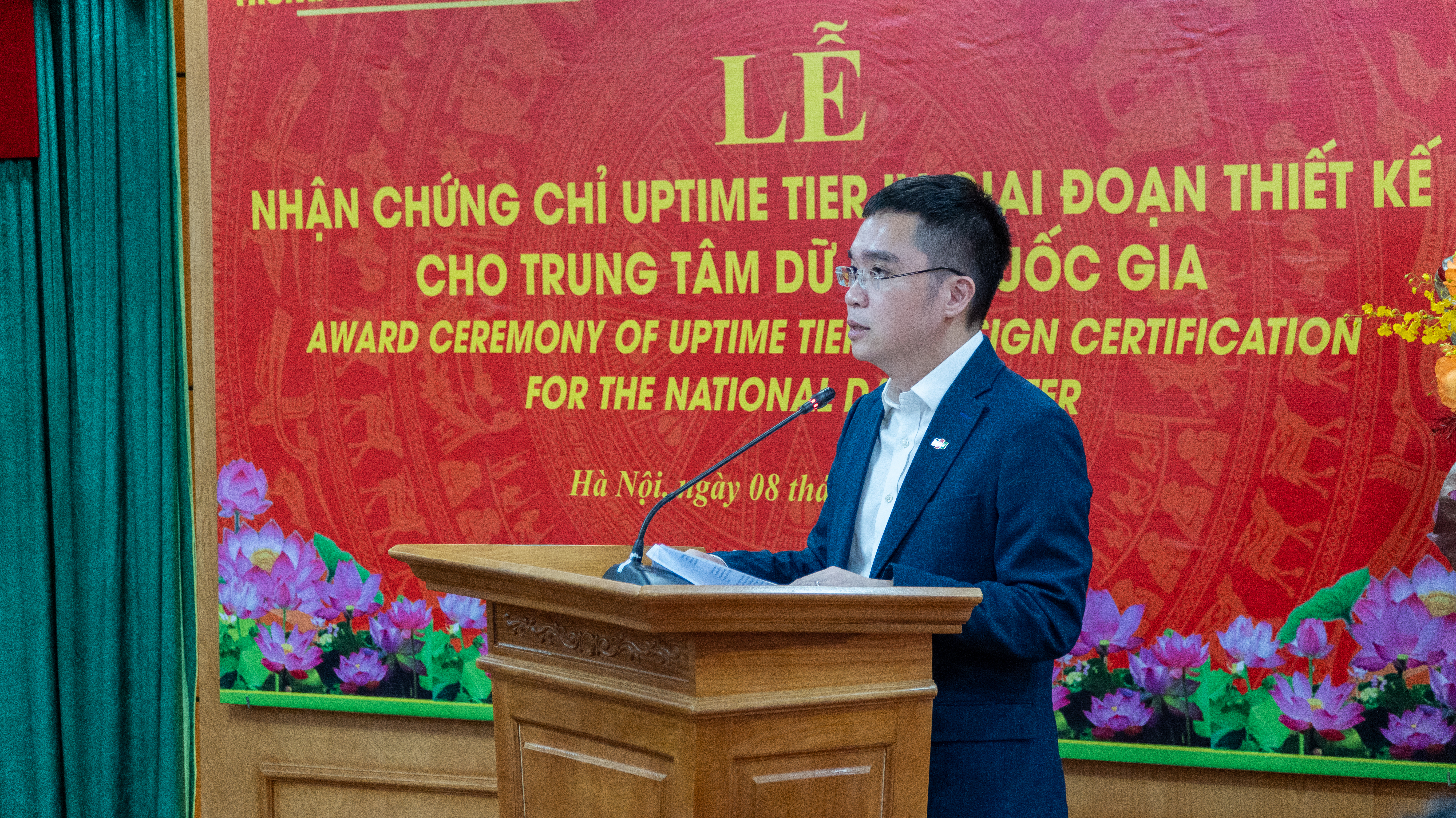 Mr. Nguyen Hoang Minh, CEO of FPT Information System (FPT IS), FPT Corporation, speaking at the certification ceremony.