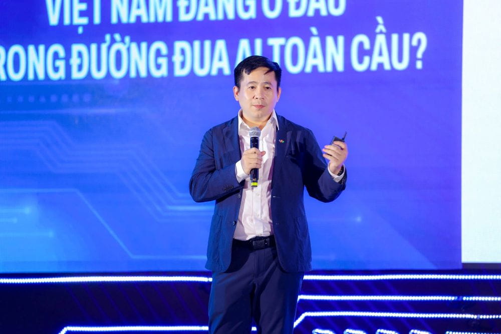 Mr. Le Hong Viet, Chief Executive Officer of FPT Smart Cloud, FPT Corporation, delivered a presentation at the AI4VN 2025 event.