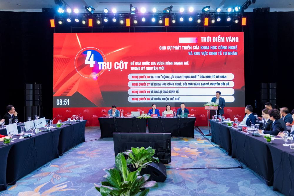 The thematic session “Science, Technology, and Innovation – The Momentum for Growth” within the framework of the Vietnam Private Sector Economic Forum 2025.