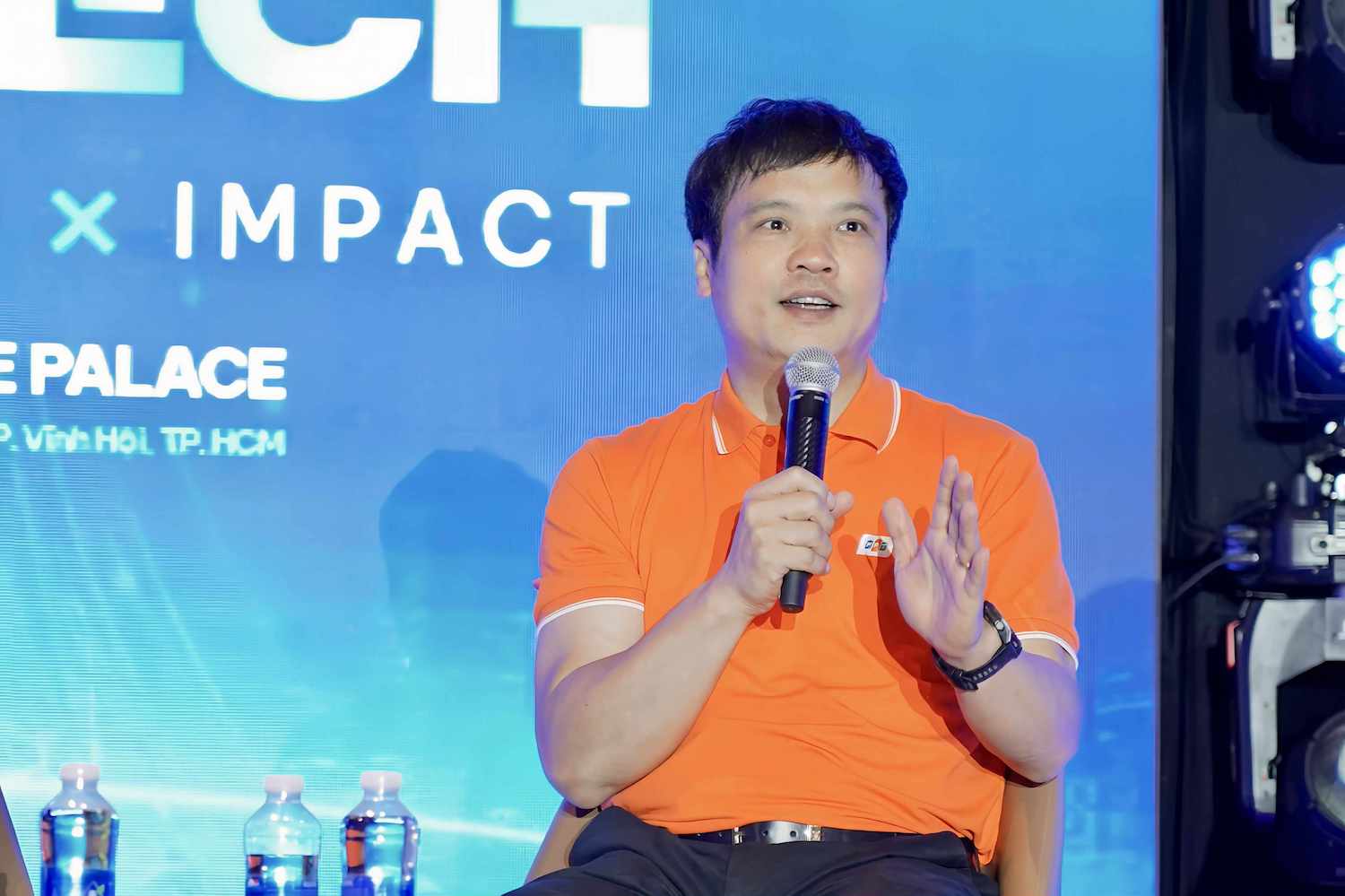 Mr. Nguyen Van Khoa, CEO of FPT, speaking at Leaders Forum 2025