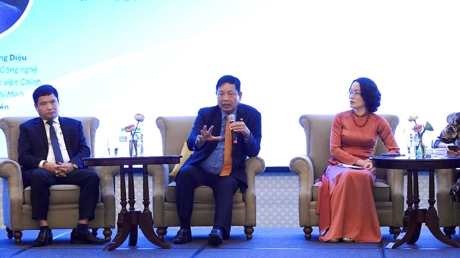 Associate Professor Dr. Truong Gia Binh, Chairman of FPT Corporation, speaking at the panel “AI: Power, Risks, and Control.”