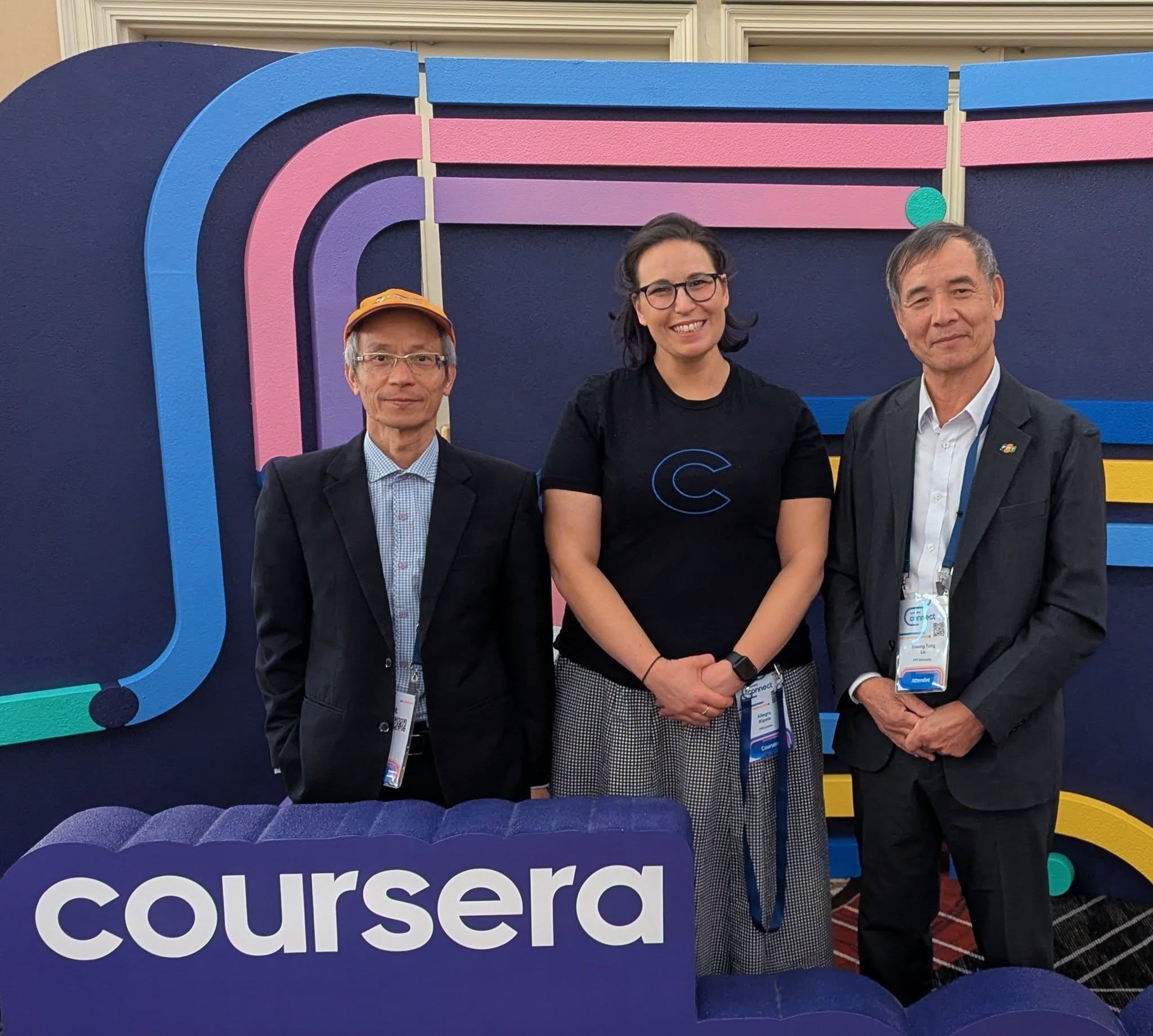 Dr. Le Truong Tung – Chairman of FPT University Council, FPT Corporation (rightmost in the photo), and Dr. Nguyen Khac Thanh – President of FPT University, FPT Corporation (leftmost in the photo), attending the 13th Annual Coursera Conference in the United States.